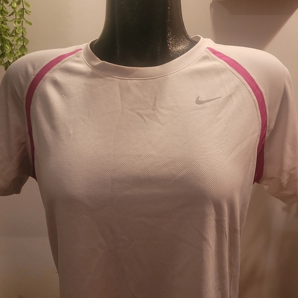 Nike Dri Fit White with Pink Trim Short Sleeve Top XL - Picture 2 of 7